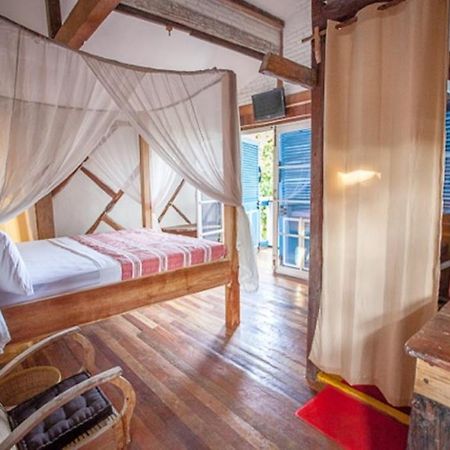 Le Petit Gili Hotel กีลีตราวางัน ภายนอก รูปภาพ