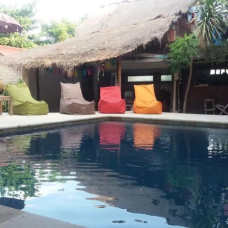 Le Petit Gili Hotel กีลีตราวางัน ภายนอก รูปภาพ