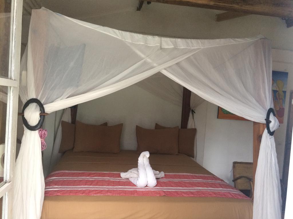 Le Petit Gili Hotel กีลีตราวางัน ภายนอก รูปภาพ
